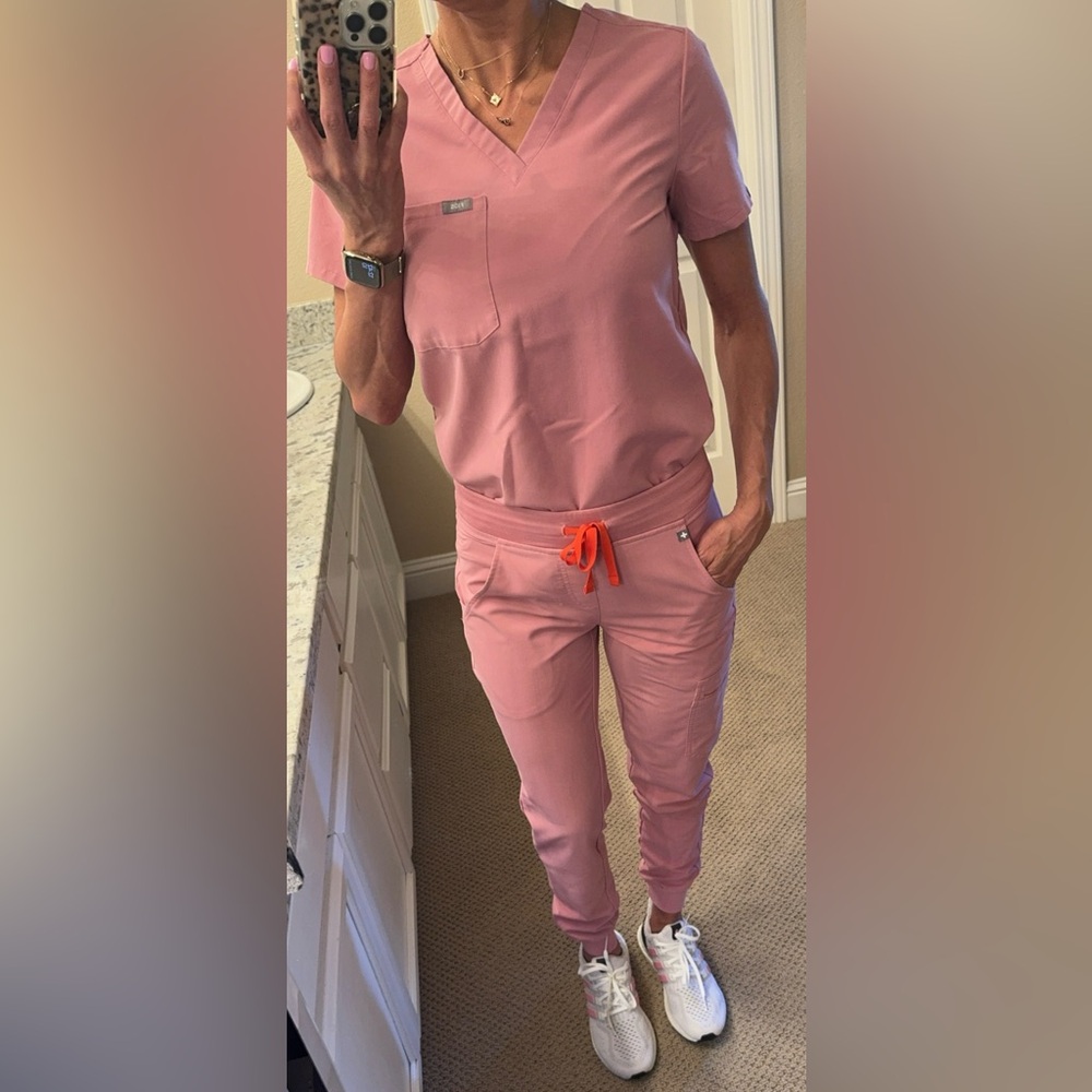 Pink Women's Scrub Set Figs XS